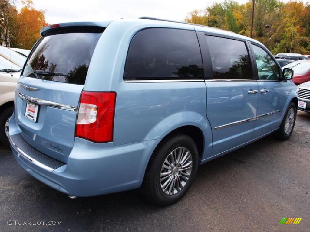 2013 Town & Country Touring - L - Crystal Blue Pearl / Black/Light Graystone photo #3