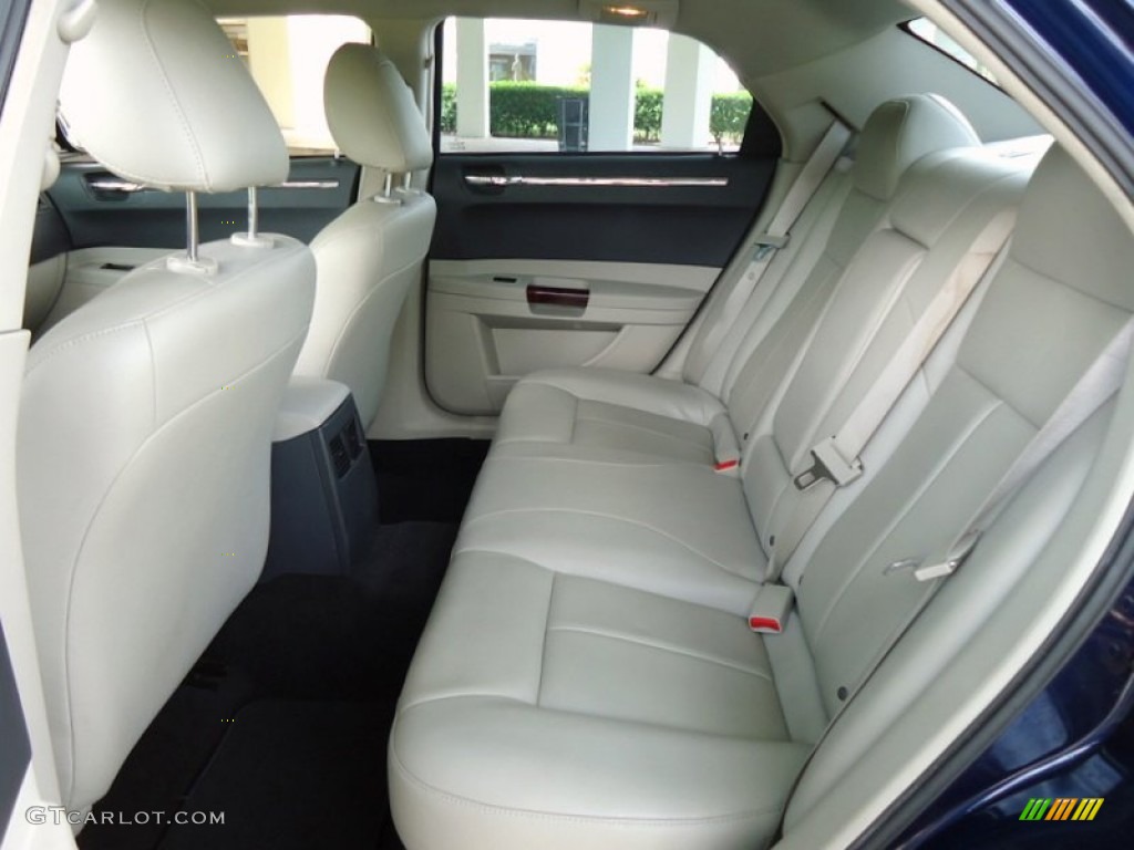 2005 Chrysler 300 Touring Rear Seat Photo #72457773