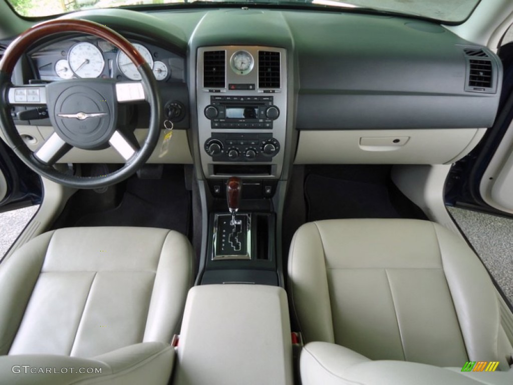 2005 Chrysler 300 Touring Dashboard Photos