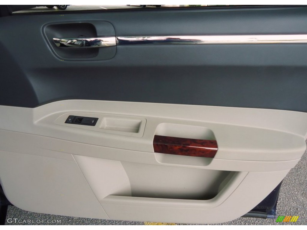 2005 Chrysler 300 Touring Dark Slate Gray/Light Graystone Door Panel Photo #72457958