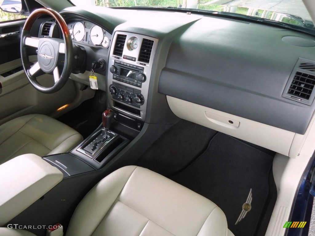 Dark Slate Gray/Light Graystone Interior 2005 Chrysler 300 Touring Photo #72458115