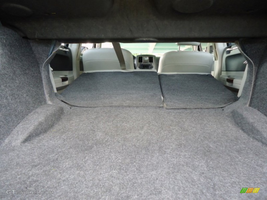 2005 Chrysler 300 Touring Trunk Photo #72458245