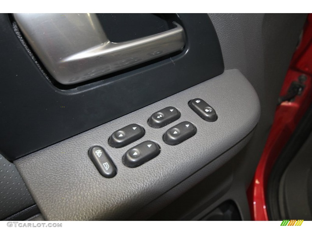 2003 Expedition XLT - Laser Red Tinted Metallic / Flint Grey photo #17