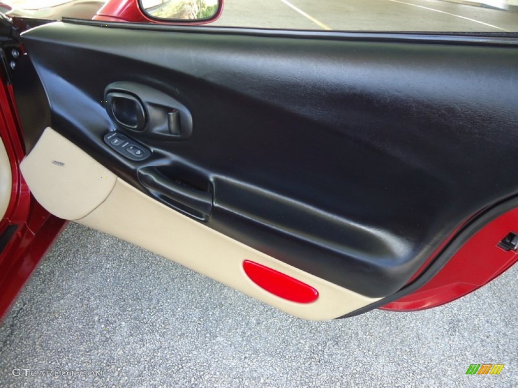 1999 Chevrolet Corvette Coupe Light Oak Door Panel Photo #72460707