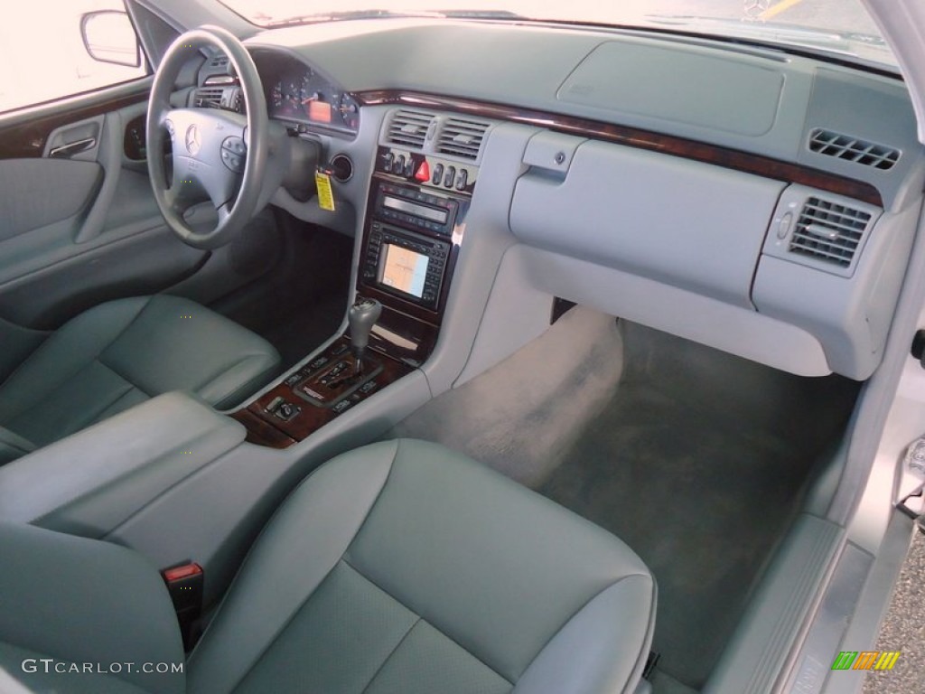 Ash Interior 2000 Mercedes-Benz E 320 4Matic Sedan Photo #72462982