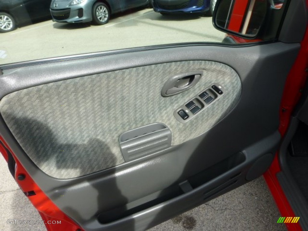 2004 Grand Vitara LX 4WD - Racy Red / Gray photo #17