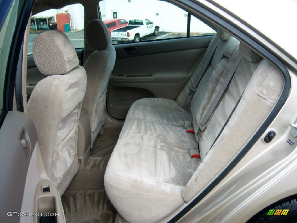 Taupe Interior 2004 Toyota Camry LE Photo #72471142
