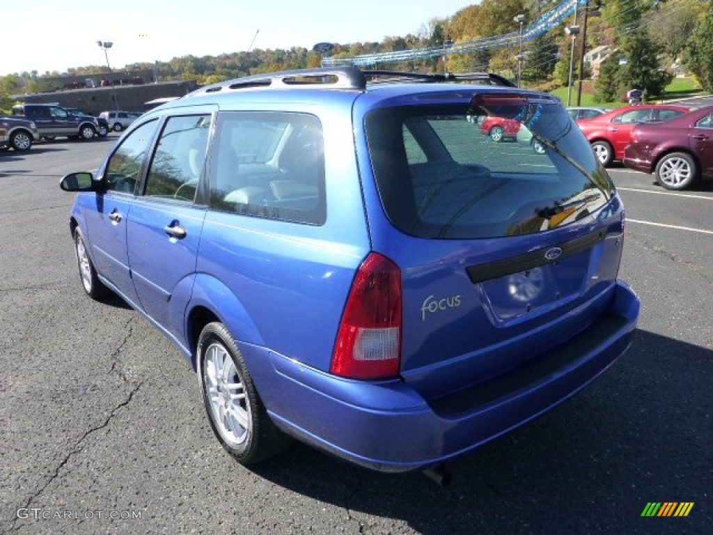 2003 Focus SE Wagon - French Blue Metallic / Medium Graphite photo #4