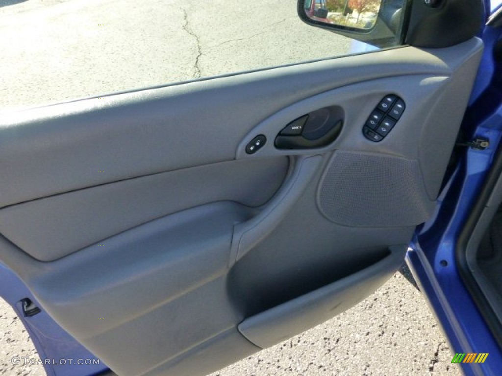 2003 Focus SE Wagon - French Blue Metallic / Medium Graphite photo #11