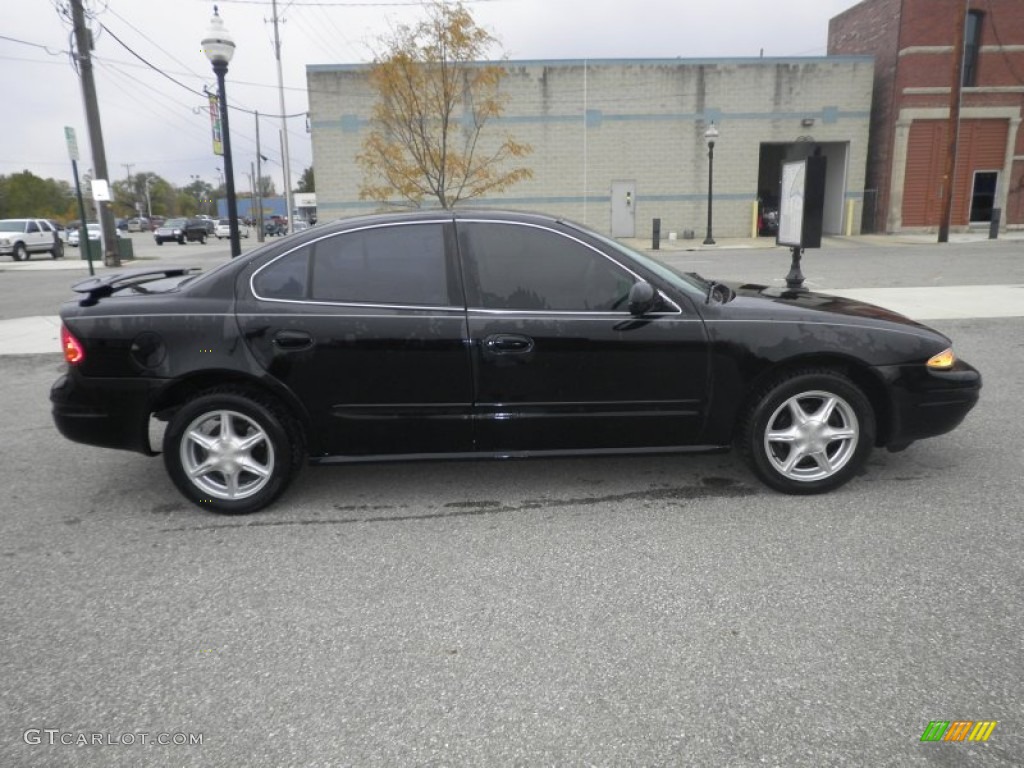 2002 Alero GL Sedan - Onyx Black / Pewter photo #2