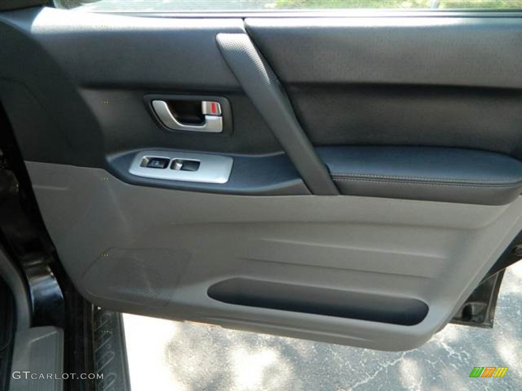 2003 Montero Limited 4x4 - Solano Black Pearl / Charcoal photo #14