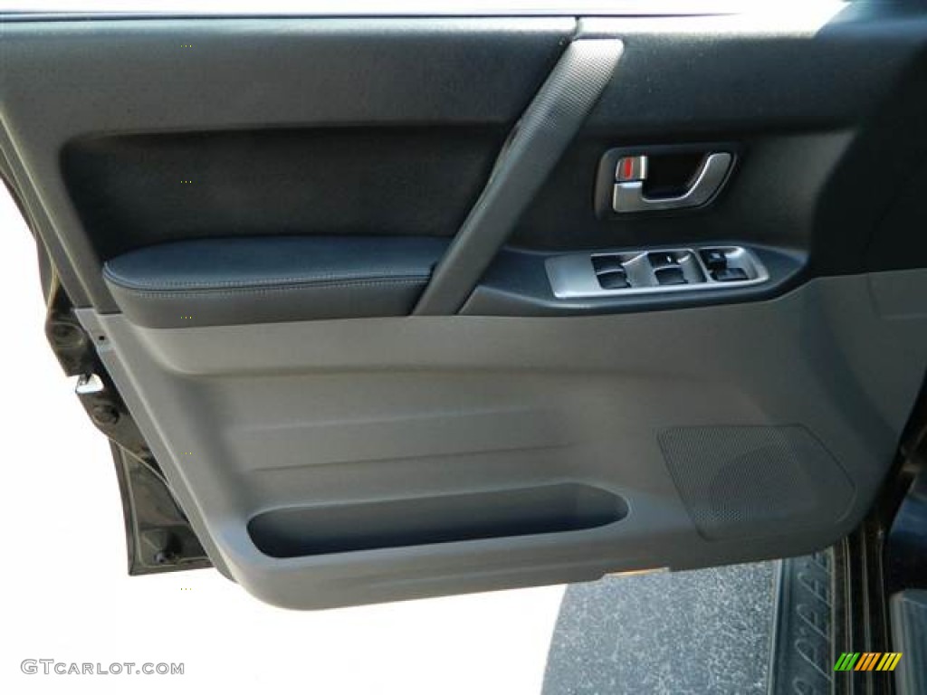 2003 Montero Limited 4x4 - Solano Black Pearl / Charcoal photo #24