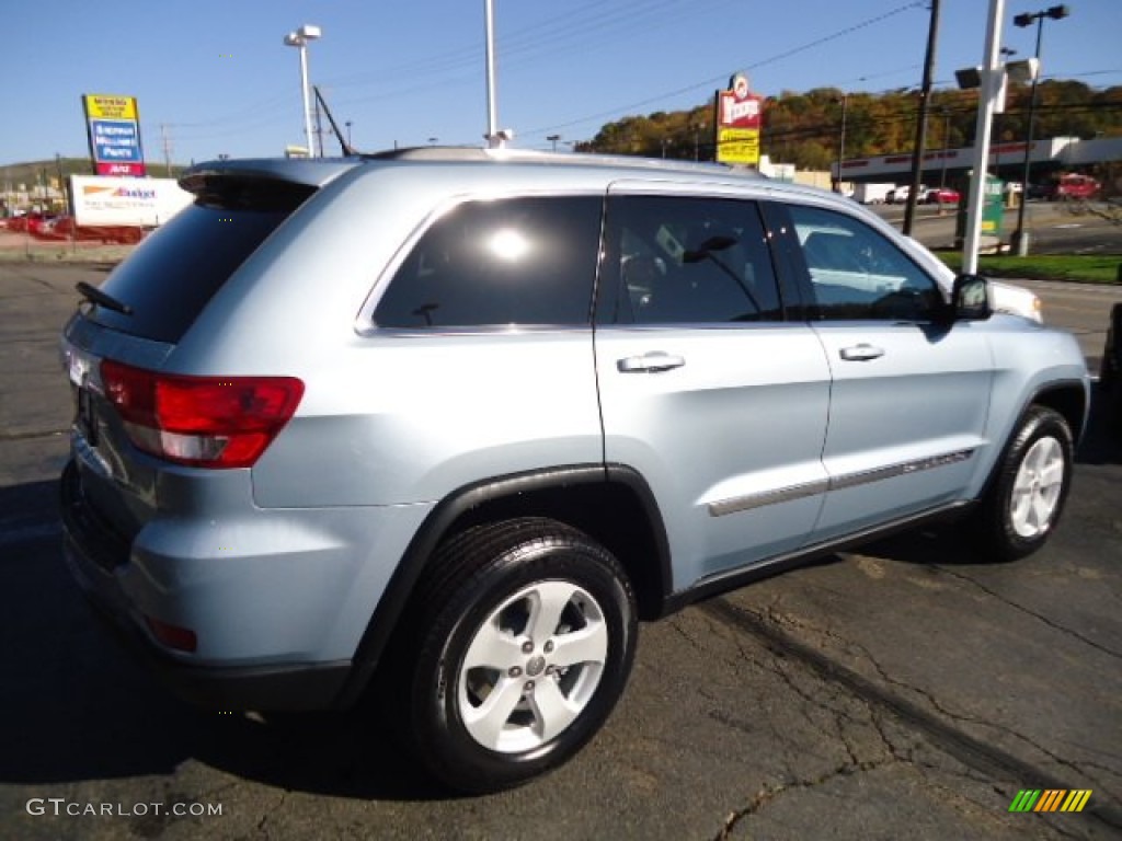 2013 Grand Cherokee Laredo X Package 4x4 - Winter Chill Pearl / Black photo #3