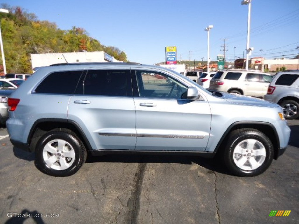 2013 Grand Cherokee Laredo X Package 4x4 - Winter Chill Pearl / Black photo #4