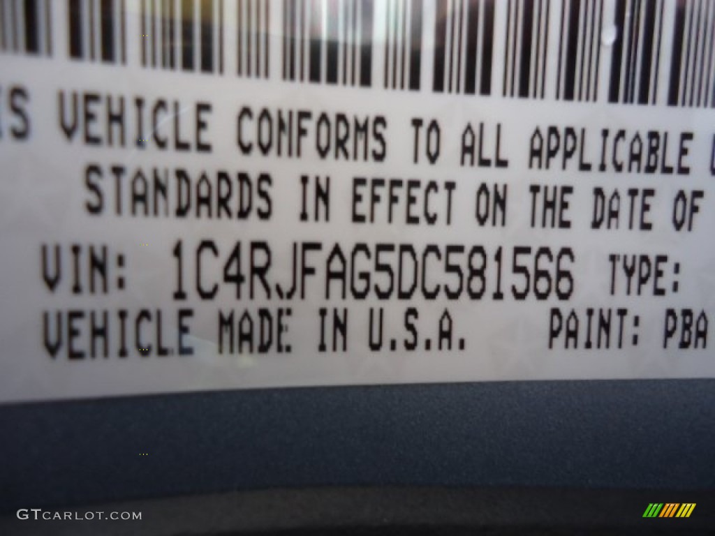 2013 Grand Cherokee Laredo X Package 4x4 - Winter Chill Pearl / Black photo #17