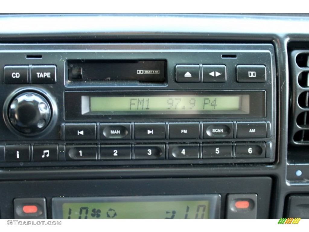 2004 Land Rover Discovery SE7 Audio System Photos