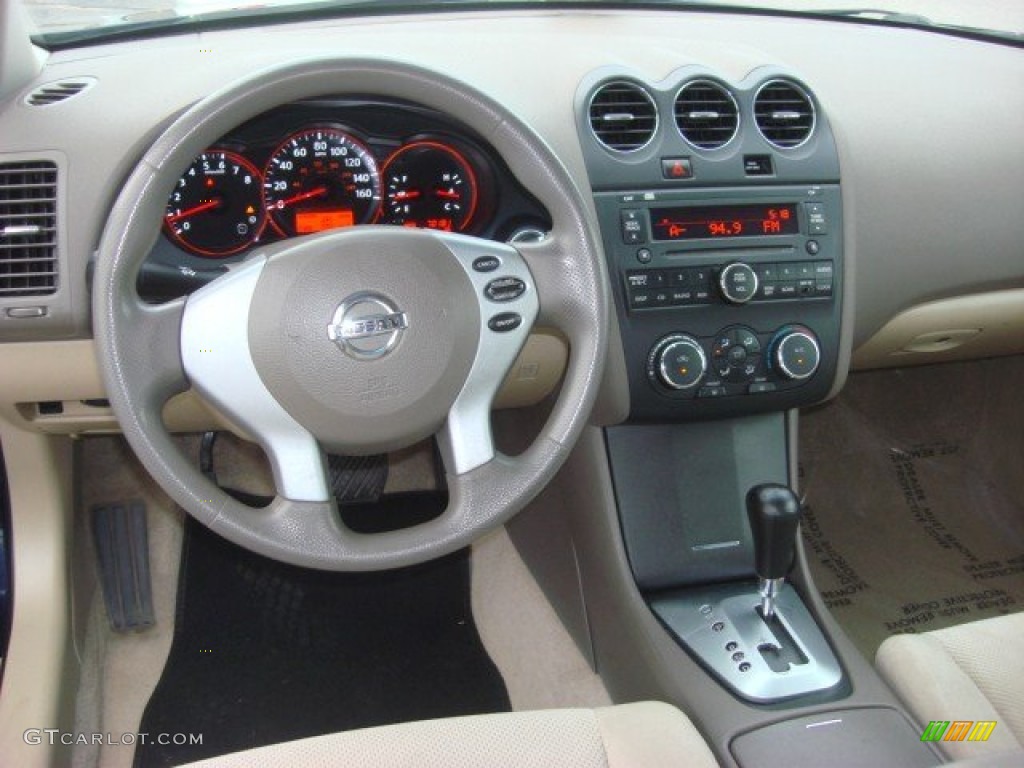 2007 Nissan Altima 2.5 S Blond Dashboard Photo #72482534