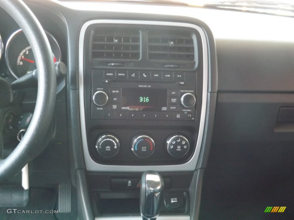 2011 Caliber Mainstreet - Bright White / Dark Slate/Medium Graystone photo #9