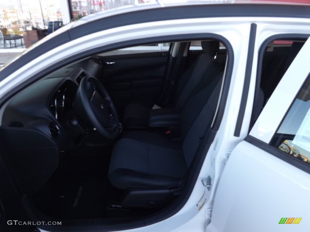 2011 Caliber Mainstreet - Bright White / Dark Slate/Medium Graystone photo #12