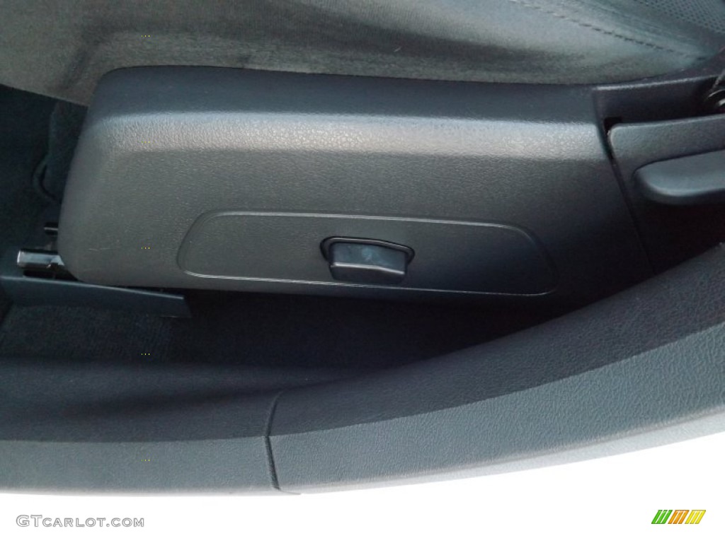 2011 Caliber Mainstreet - Bright White / Dark Slate/Medium Graystone photo #13