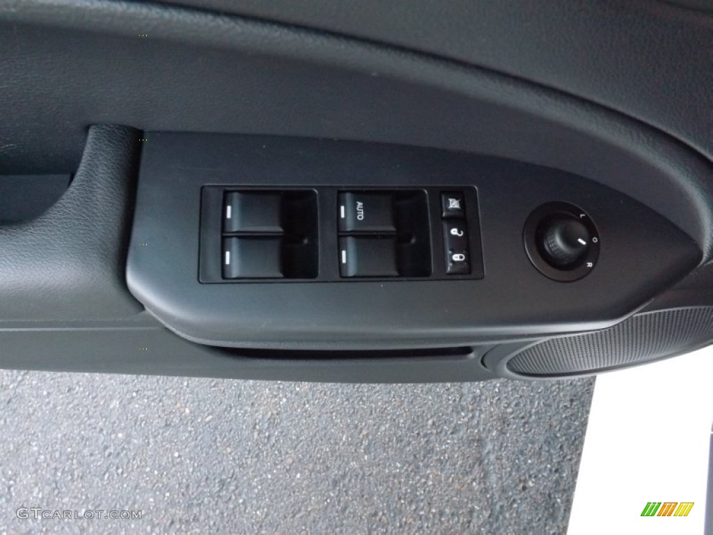 2011 Caliber Mainstreet - Bright White / Dark Slate/Medium Graystone photo #16