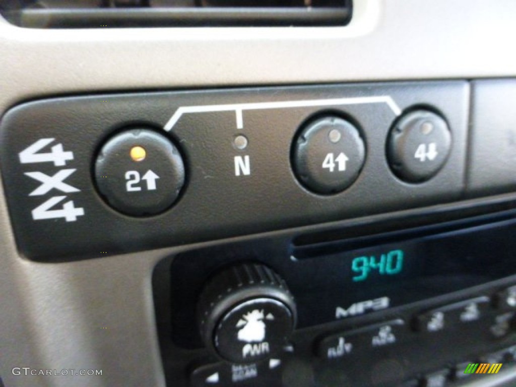 2006 Colorado LT Crew Cab 4x4 - Silver Birch Metallic / Very Dark Pewter photo #17