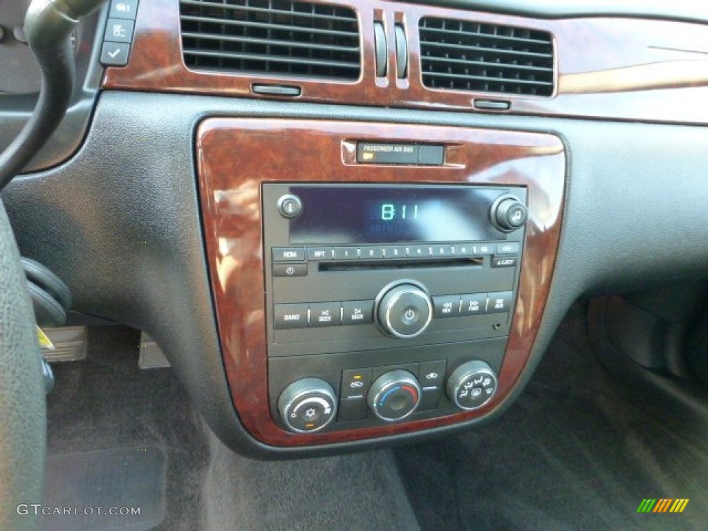 2006 Impala LS - White / Ebony Black photo #18