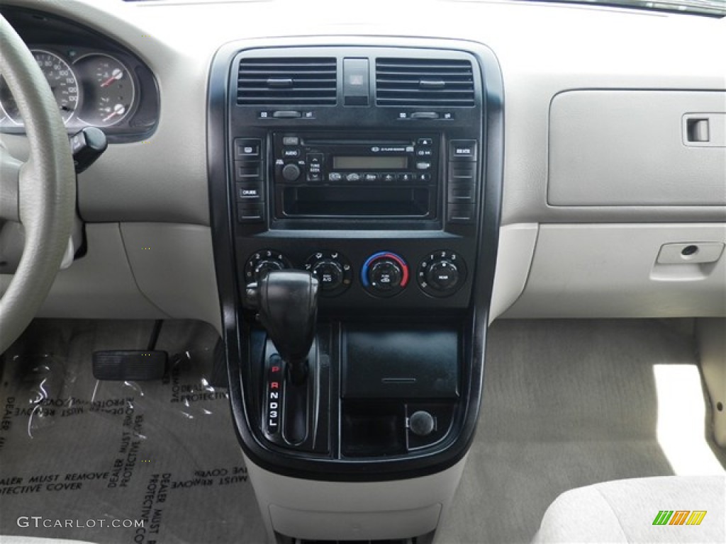 2004 Sedona LX - Dark Green Emerald / Gray photo #32