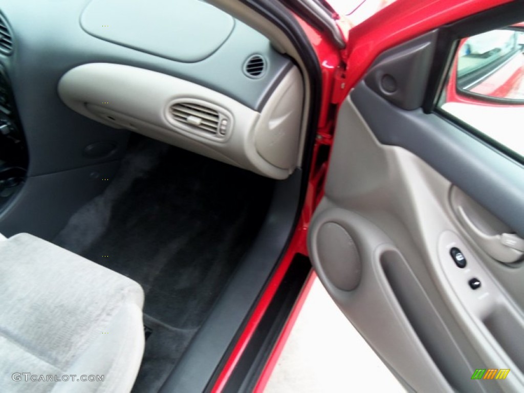 2002 Alero GL Sedan - Bright Red / Pewter photo #22