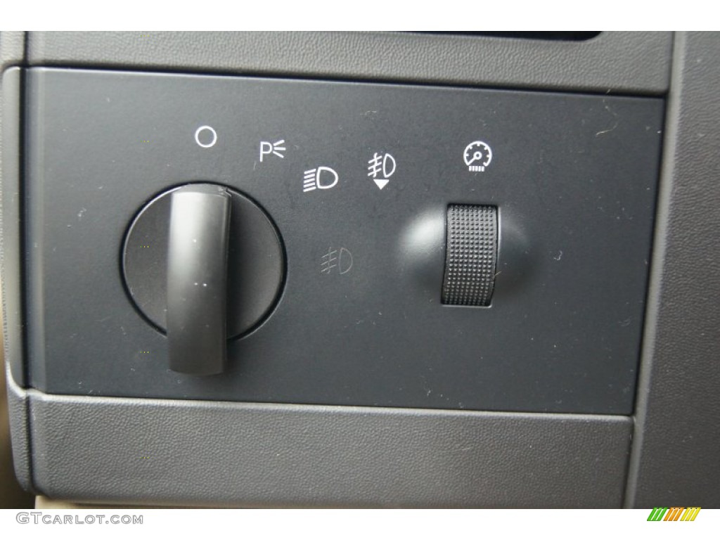 2005 Ford F250 Super Duty XLT SuperCab Controls Photo #72503183