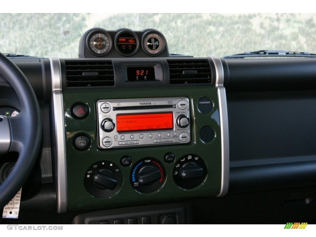 2013 Toyota FJ Cruiser 4WD Controls Photo #72507537