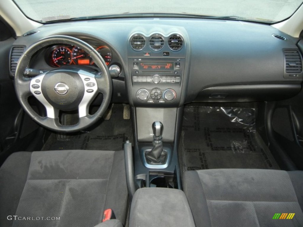 2008 Nissan Altima 3.5 SE Dashboard Photos