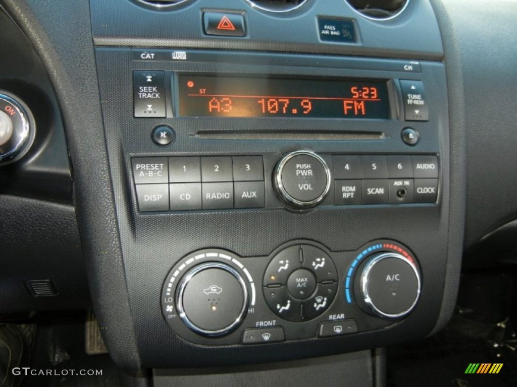 2008 Nissan Altima 3.5 SE Controls Photos