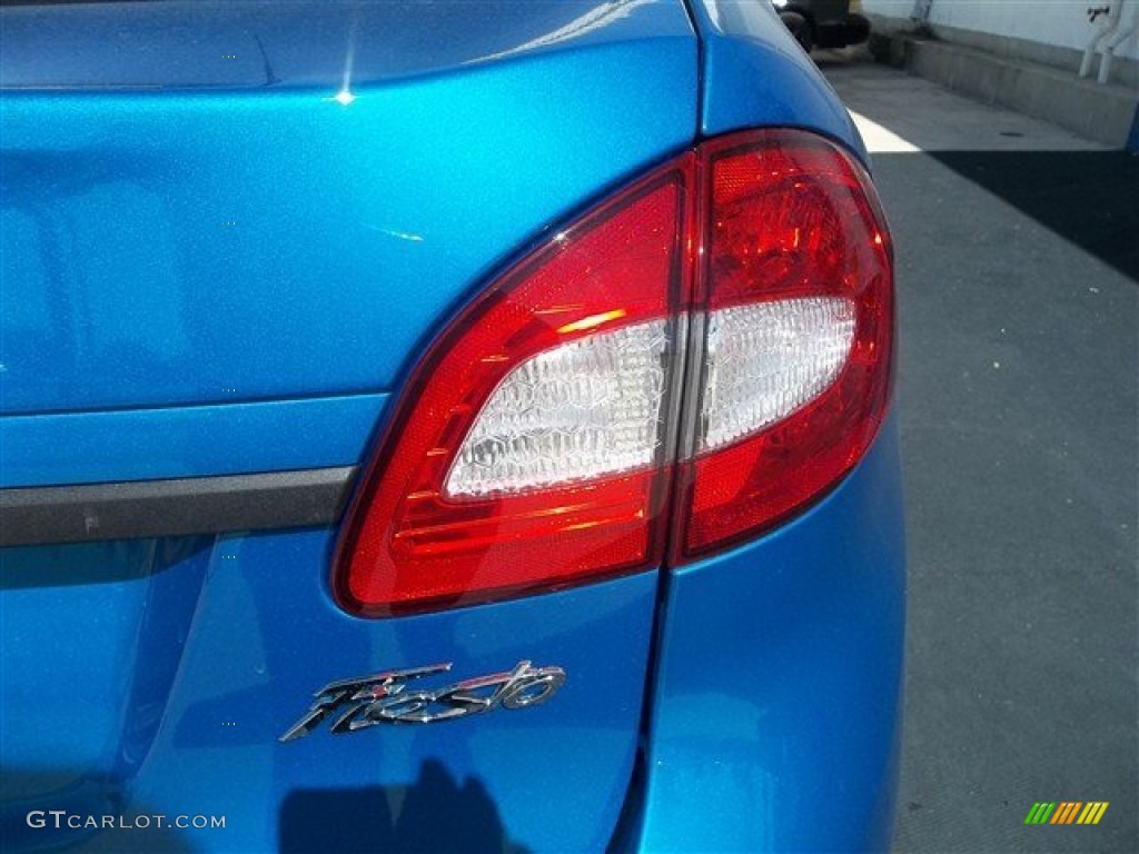 2013 Fiesta SE Sedan - Blue Candy / Charcoal Black photo #8