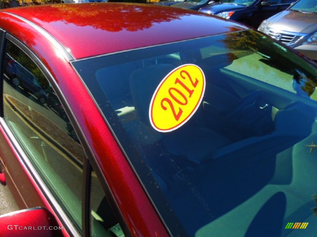 2012 Civic LX Sedan - Crimson Pearl / Gray photo #7