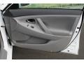 Super White - Camry SE Photo No. 16