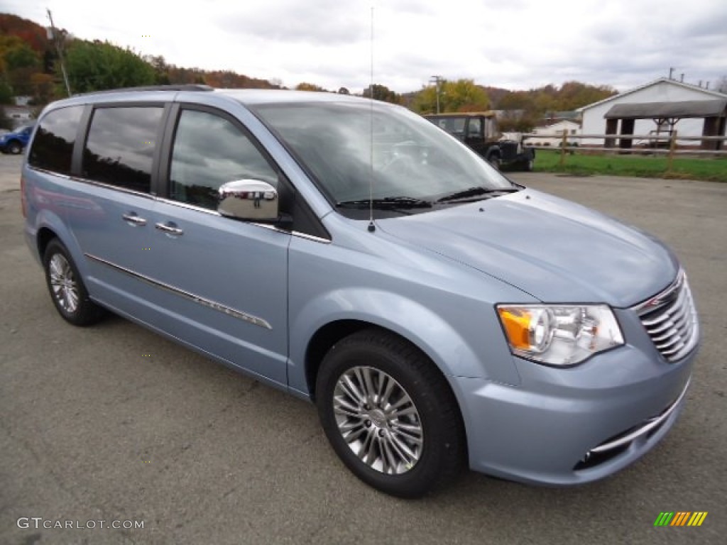 2013 Town & Country Touring - L - Crystal Blue Pearl / Black/Light Graystone photo #7