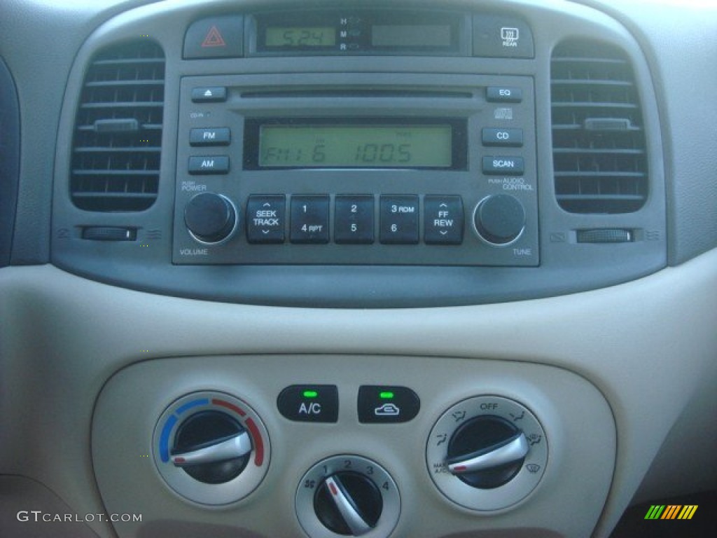 2007 Hyundai Accent GLS Sedan Controls Photo #72540906
