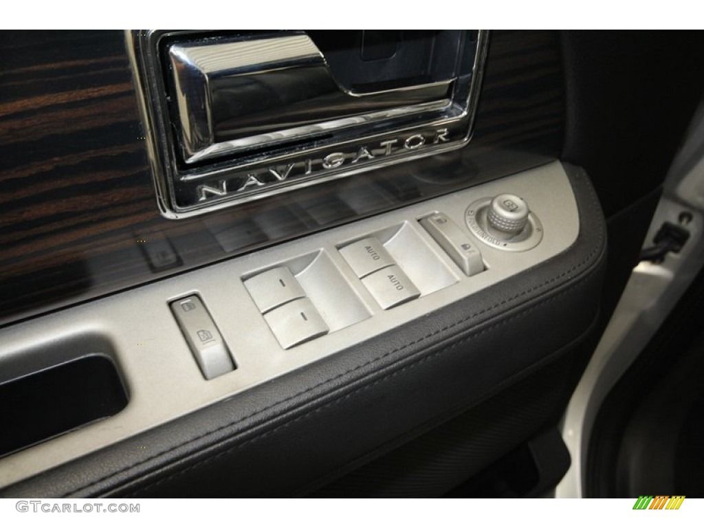 2007 Lincoln Navigator Ultimate Controls Photo #72544065