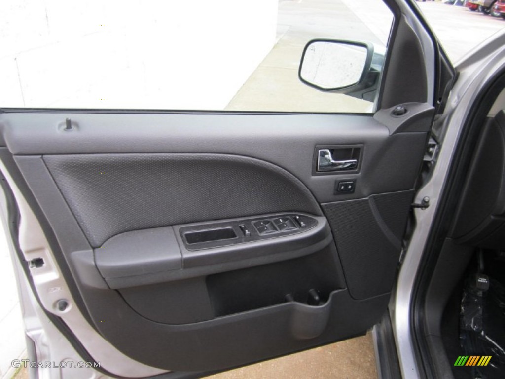 2009 Taurus X Limited - Brilliant Silver Metallic / Charcoal Black photo #17