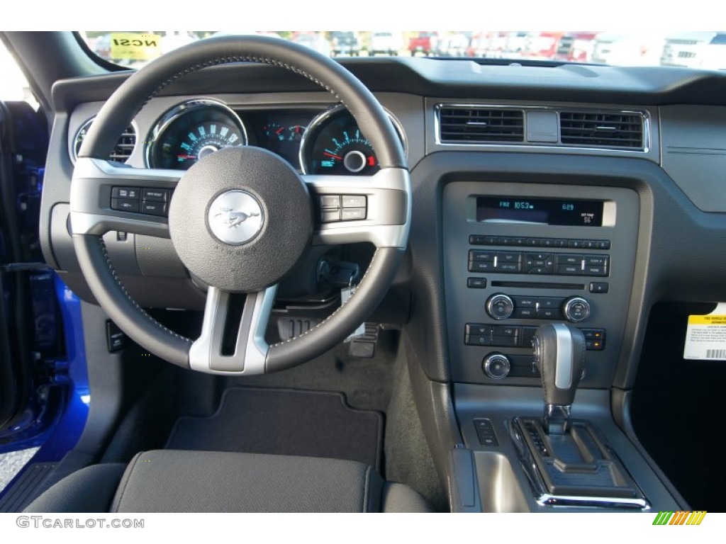 2013 Ford Mustang V6 Coupe Charcoal Black Dashboard Photo #72556238