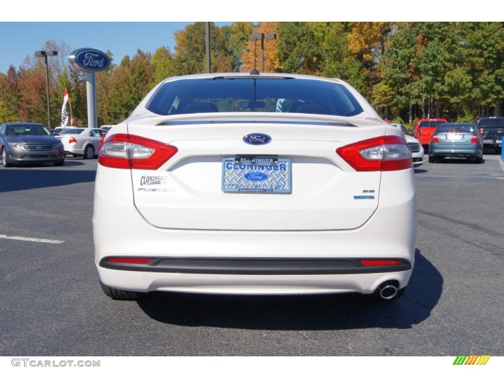 2013 Fusion SE 1.6 EcoBoost - White Platinum Metallic Tri-coat / SE Appearance Package Charcoal Black/Red Stitching photo #4