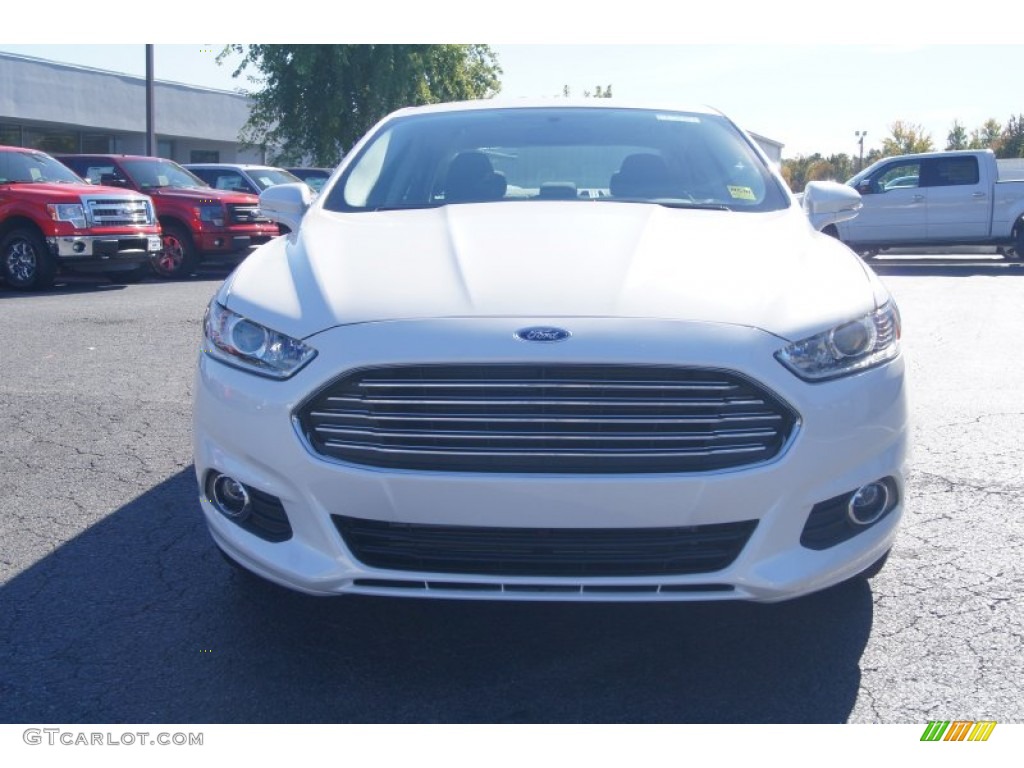 2013 Fusion SE 1.6 EcoBoost - White Platinum Metallic Tri-coat / SE Appearance Package Charcoal Black/Red Stitching photo #7