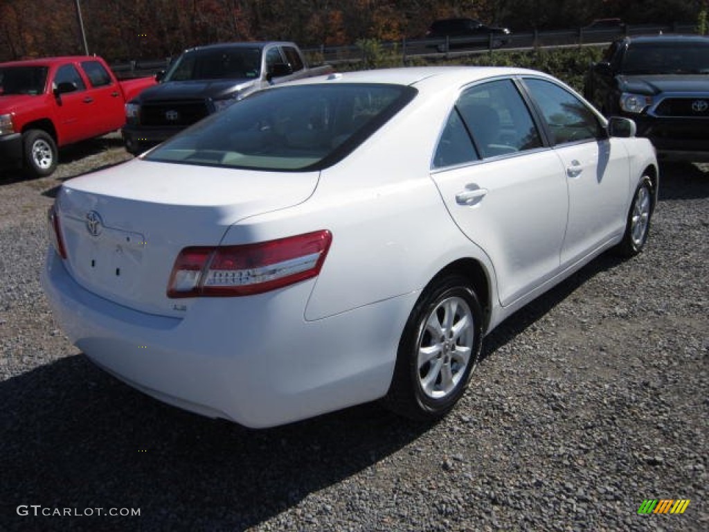2010 Camry LE - Super White / Bisque photo #5