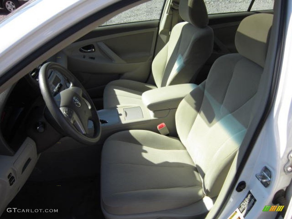 2010 Camry LE - Super White / Bisque photo #11