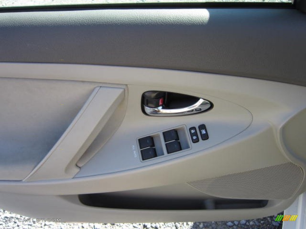 2010 Camry LE - Super White / Bisque photo #13
