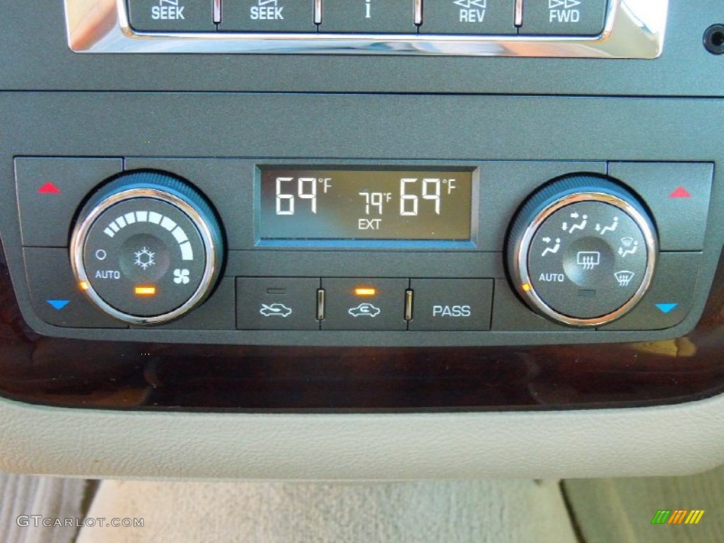 2009 Cadillac DTS Standard DTS Model Controls Photo #72563715