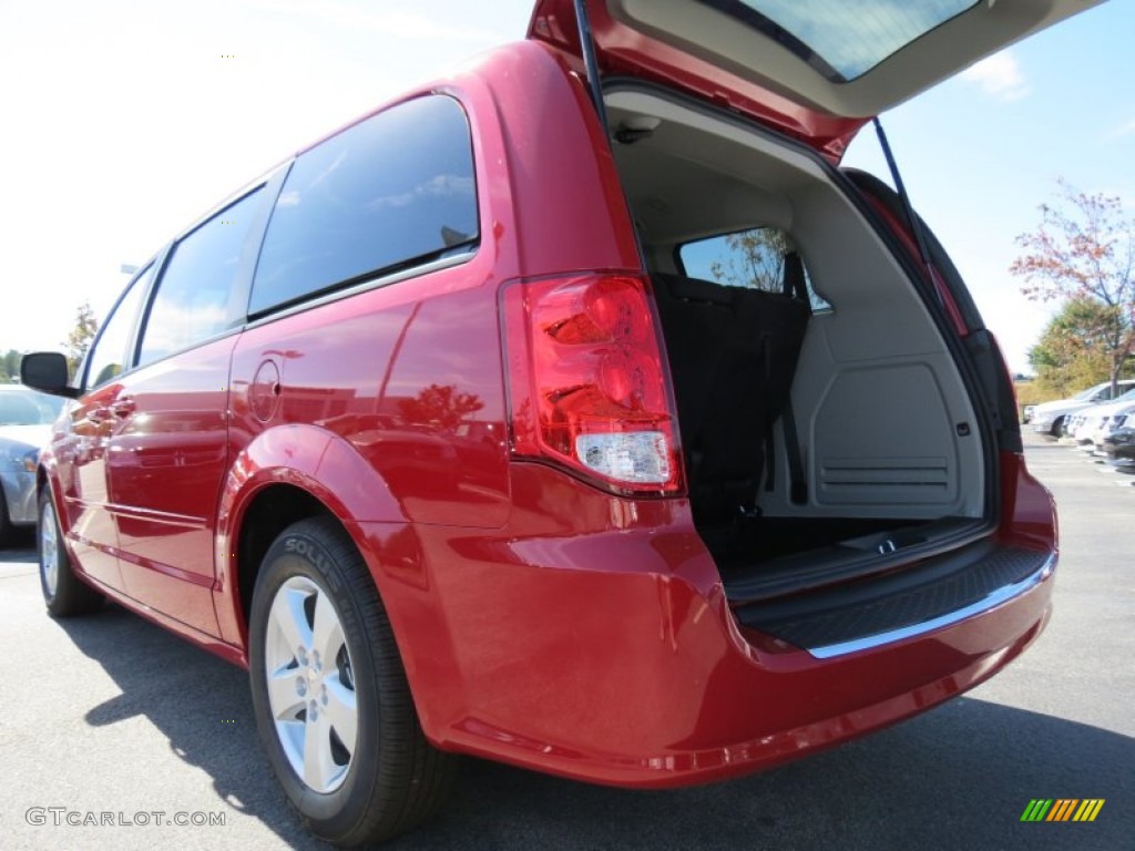 2013 Grand Caravan SE - Redline 2 Coat Pearl / Black/Light Graystone photo #8