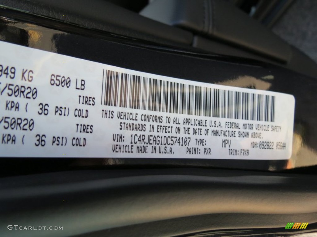 2013 Grand Cherokee Laredo - Brilliant Black Crystal Pearl / Black photo #13