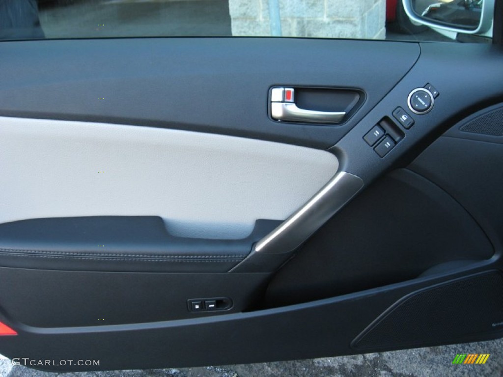 2013 Hyundai Genesis Coupe 2.0T Premium Gray Leather/Gray Cloth Door Panel Photo #72566461